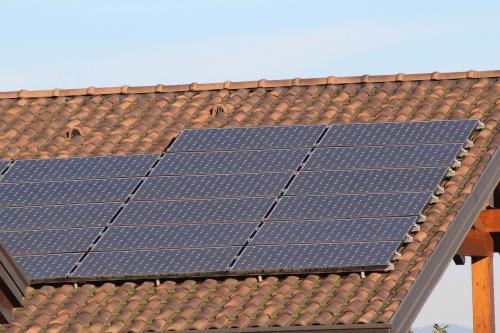 Vajon érdemes befektetni napelemre családi ház esetében?